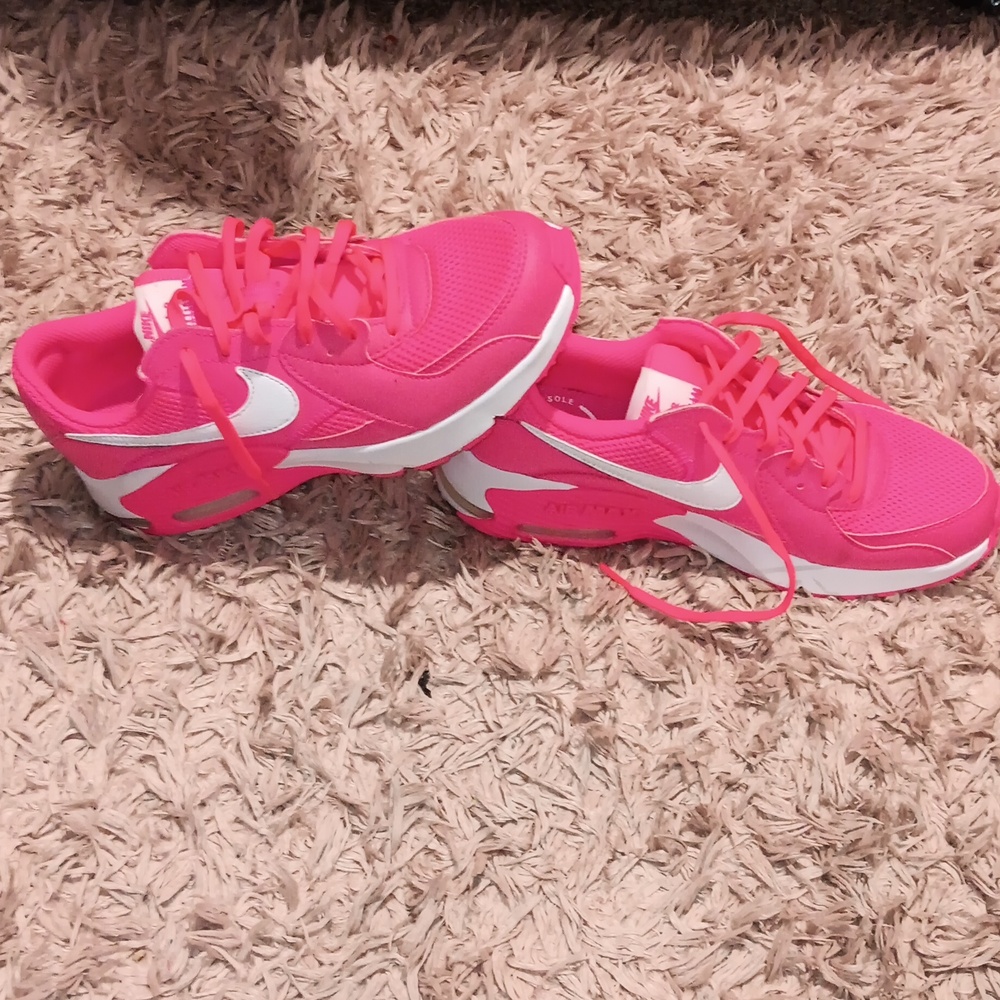 Women's pink NIKE Airmax 8. Brand new